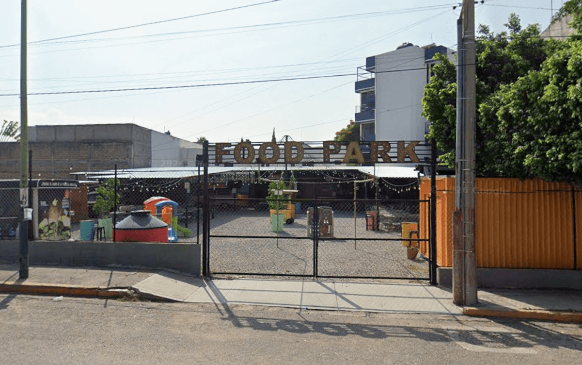 Entrada del Food Park vista desde la calle